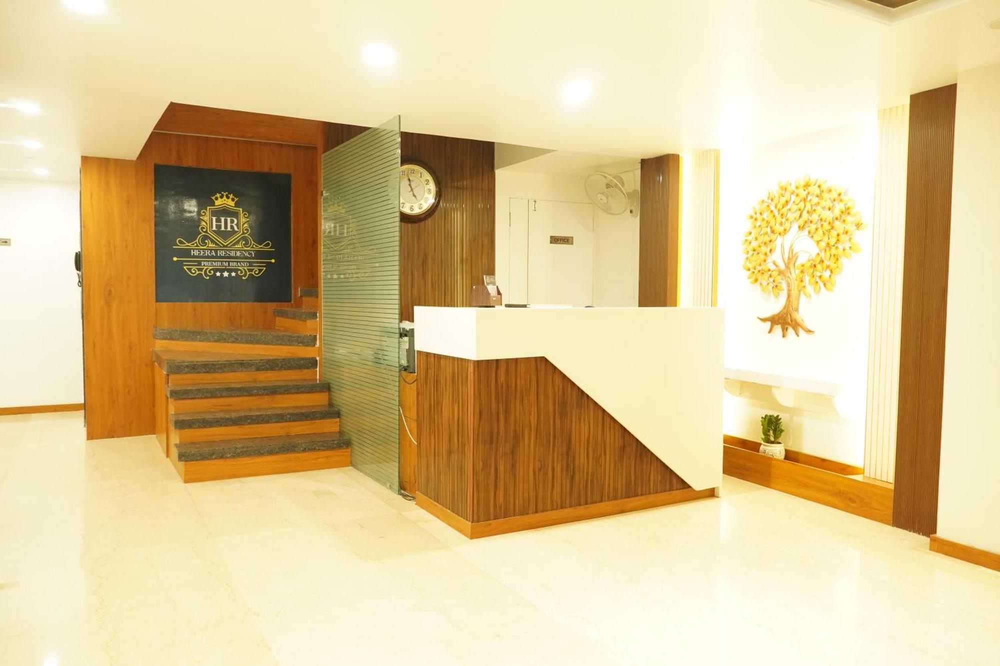 Hotel Eleven Heights Бхопал Экстерьер фото